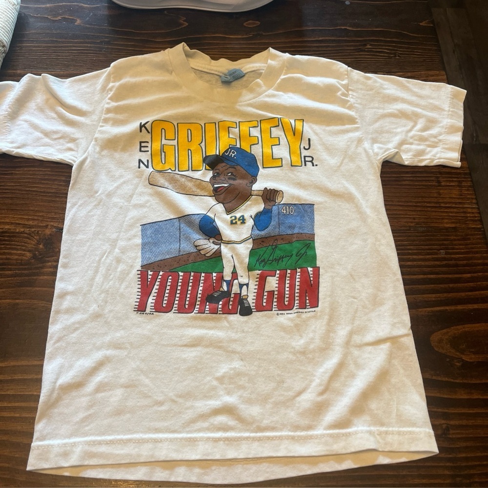 Vintage 1990's Ken Griffey Jr. Seattle Mariners Cartoon T-Shirt Sz. M (10-12)